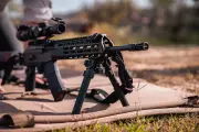 magpul-moe-bipod-zweibein-blk-896380-001-6.webp