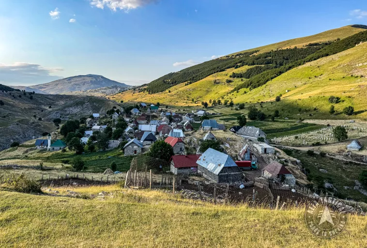 Lukomír - vesnice na konci světa a moje dobrodružství s pichlavým keřem