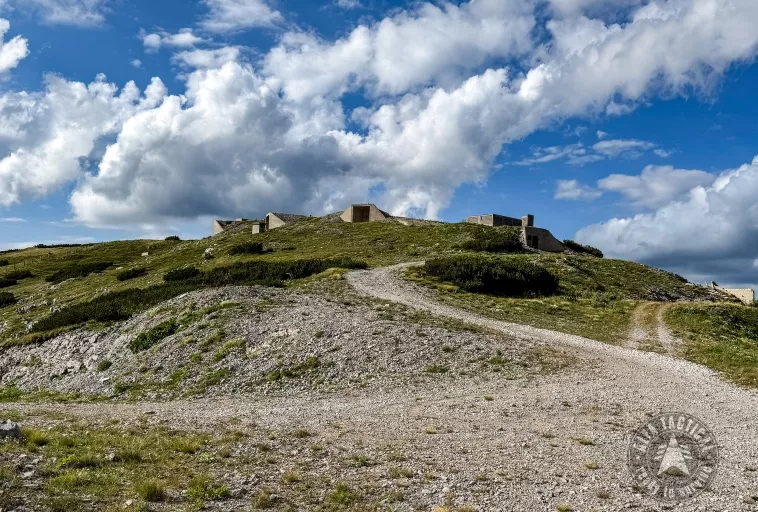 Dobrodružné léto: Cesta do nebes nad západní Bosnou Vrchol Velika Klekovača 1962m n.m.