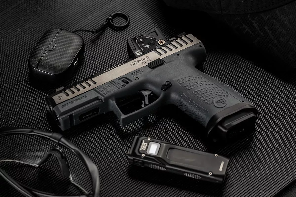 Pistole A-CUT s kolimátorem Aimpoint COA
