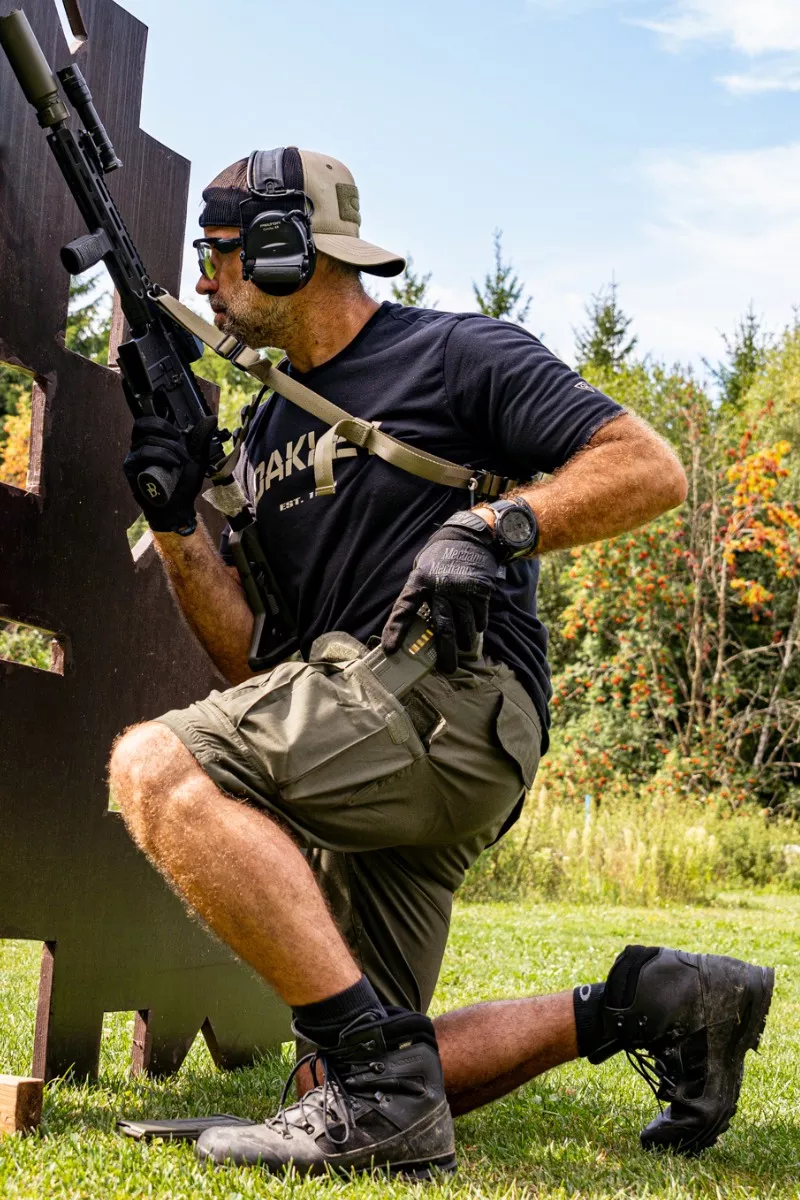 Kraťasy Defcon 5 Advanced Tactical na střelnici