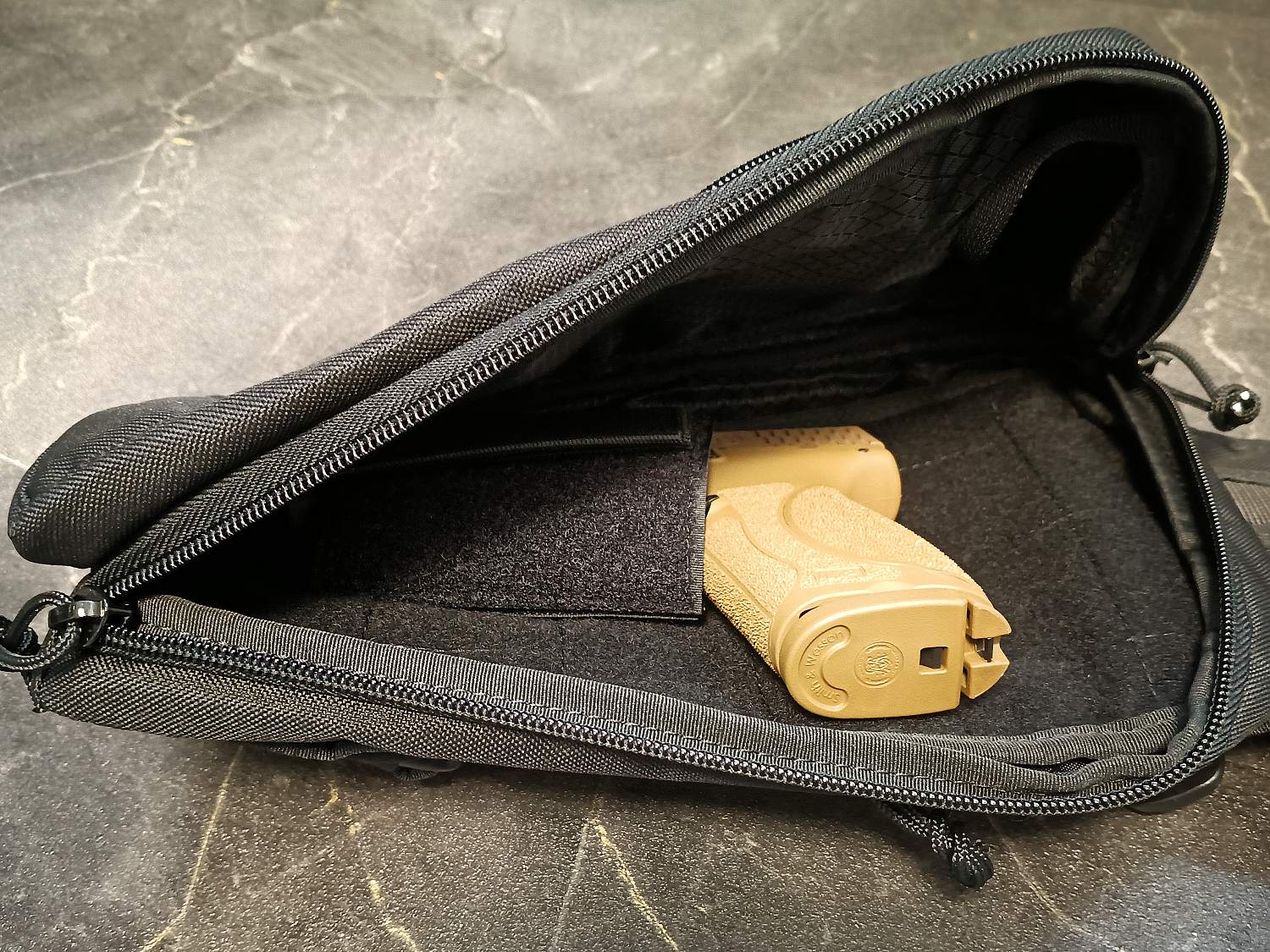 Crossbody ledvinka pro skryté nošení zbraně Falco G122