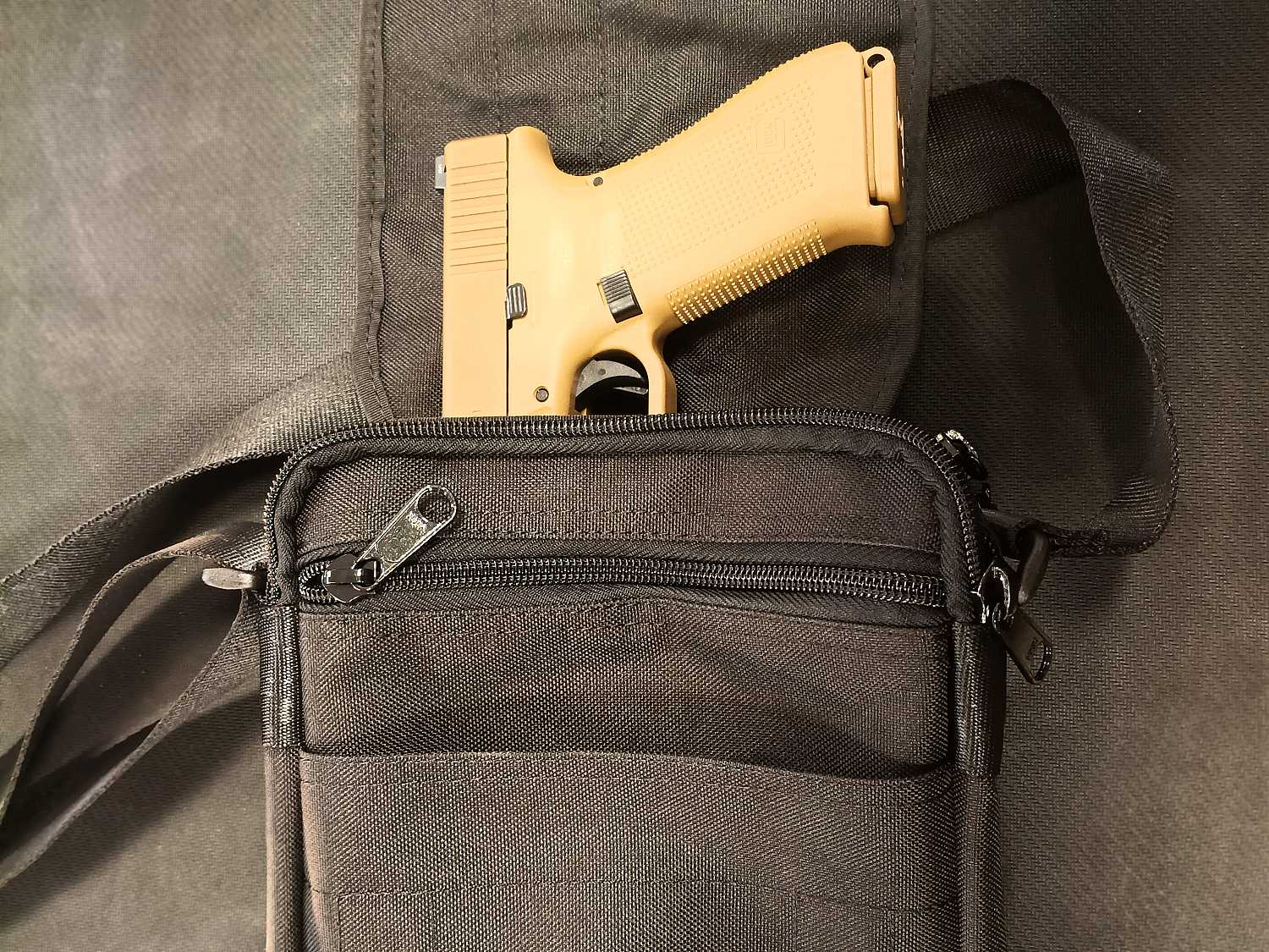 Jednoduchá taška na rameno pro skryté nošení zbraně Falco G210