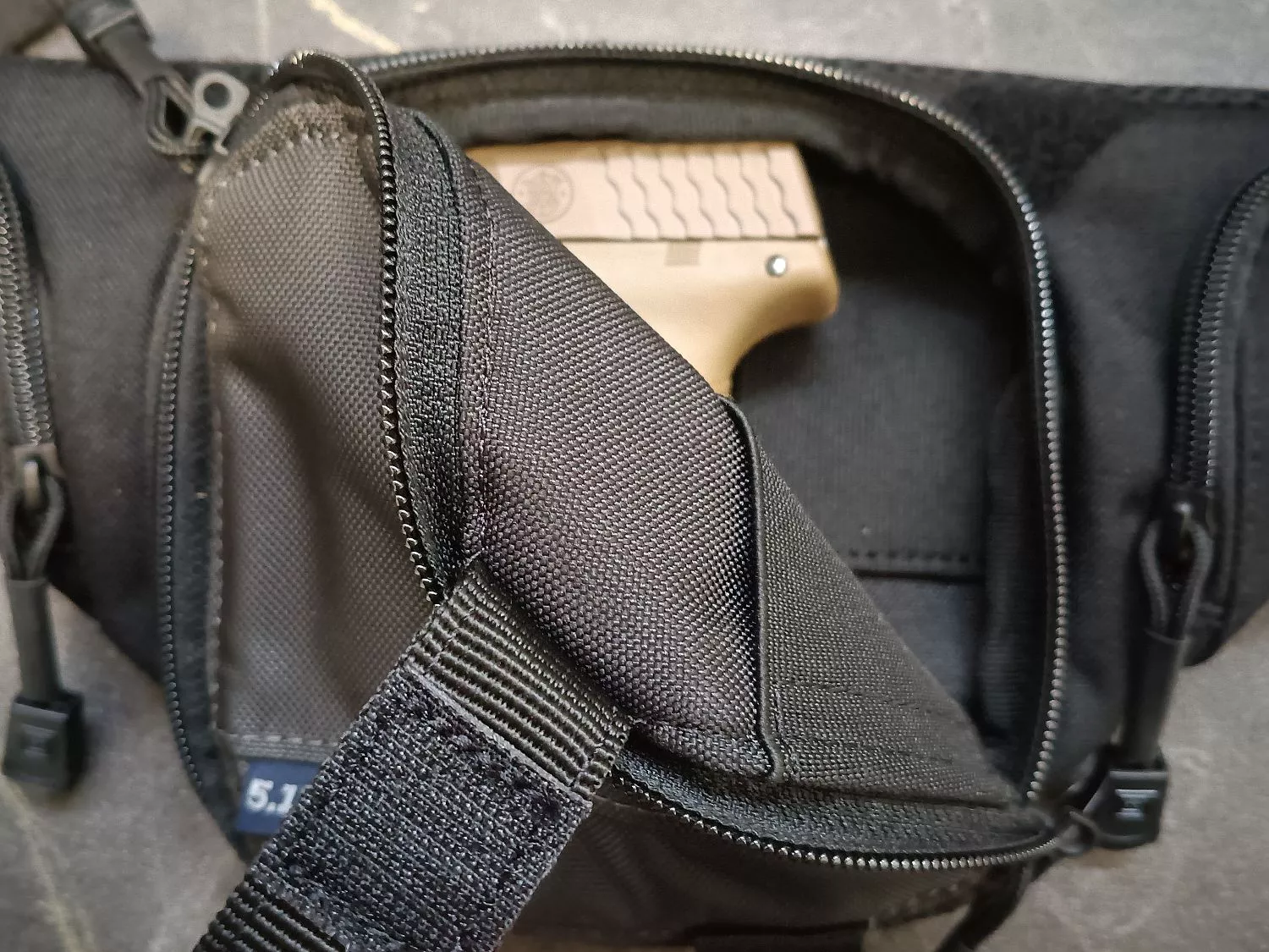 Pistolová ledvinka 5.11 Covrt Carry Pistol Pouch