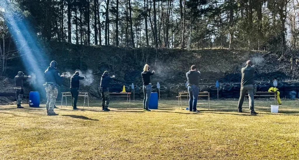 Pistole s kolimátorem Aimpoint COA